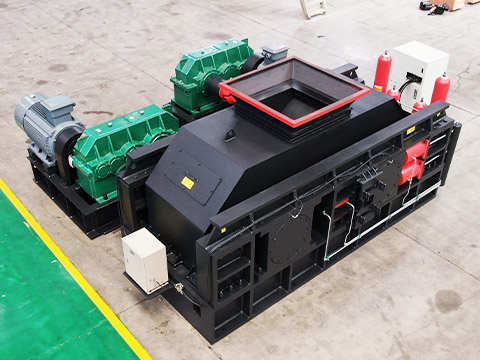 Teeth roll crusher