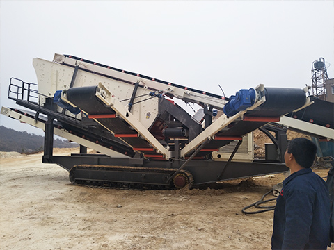Crawler-type mobile crusher