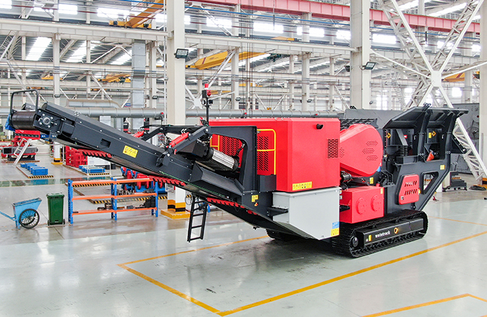 Crawler type mobile jaw crusher
