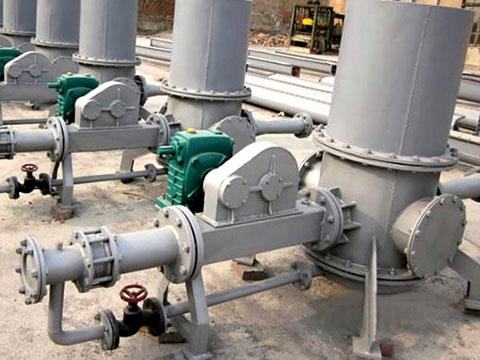 Pneumatic conveying ejector