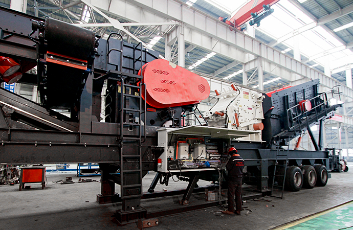 Wheel mobile primary impact crusher