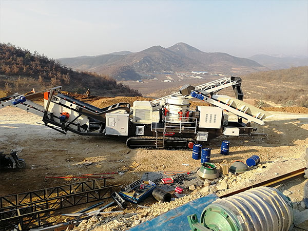 Crawler type mobile cone crusher